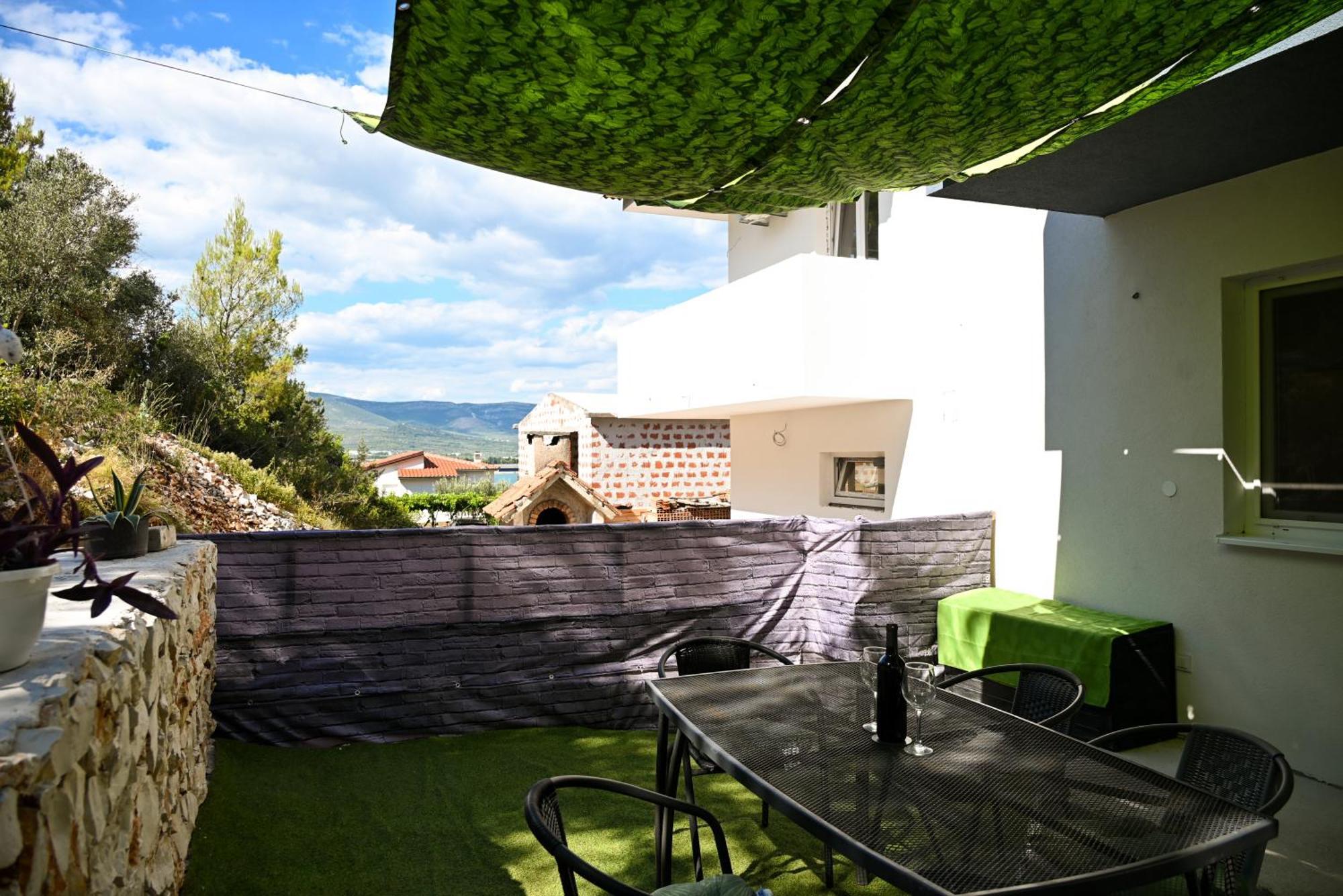 New,Close To The Beach Apartment With Domestic Olive Oil And Wine Trogir Eksteriør billede