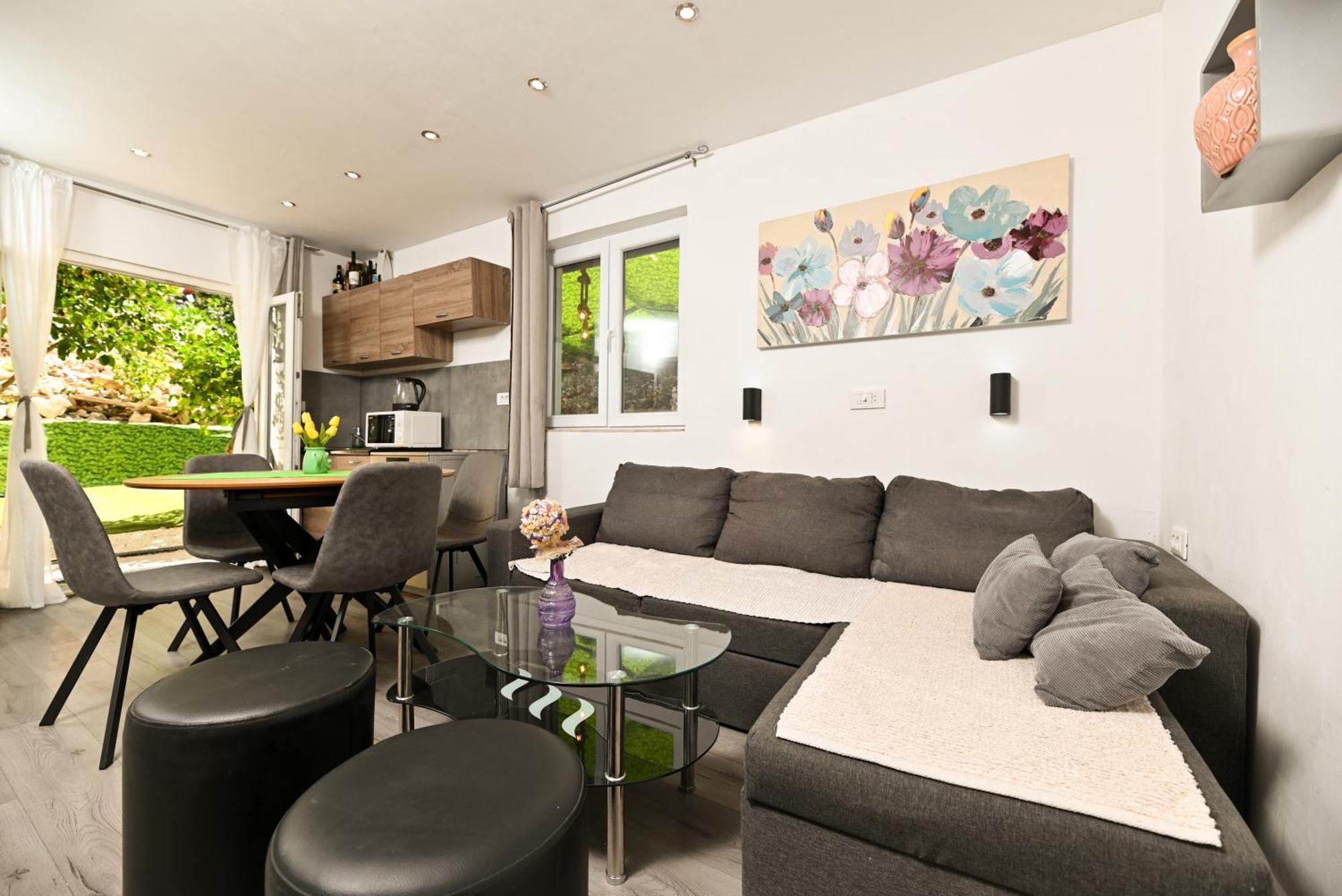 New,Close To The Beach Apartment With Domestic Olive Oil And Wine Trogir Eksteriør billede