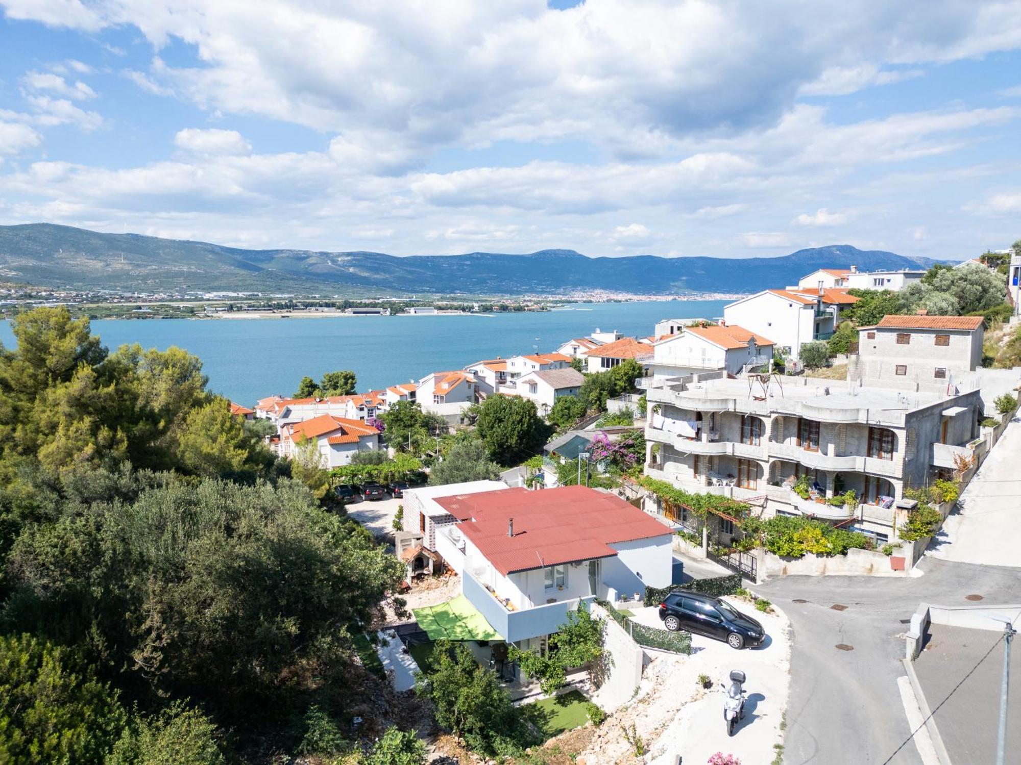 New,Close To The Beach Apartment With Domestic Olive Oil And Wine Trogir Eksteriør billede