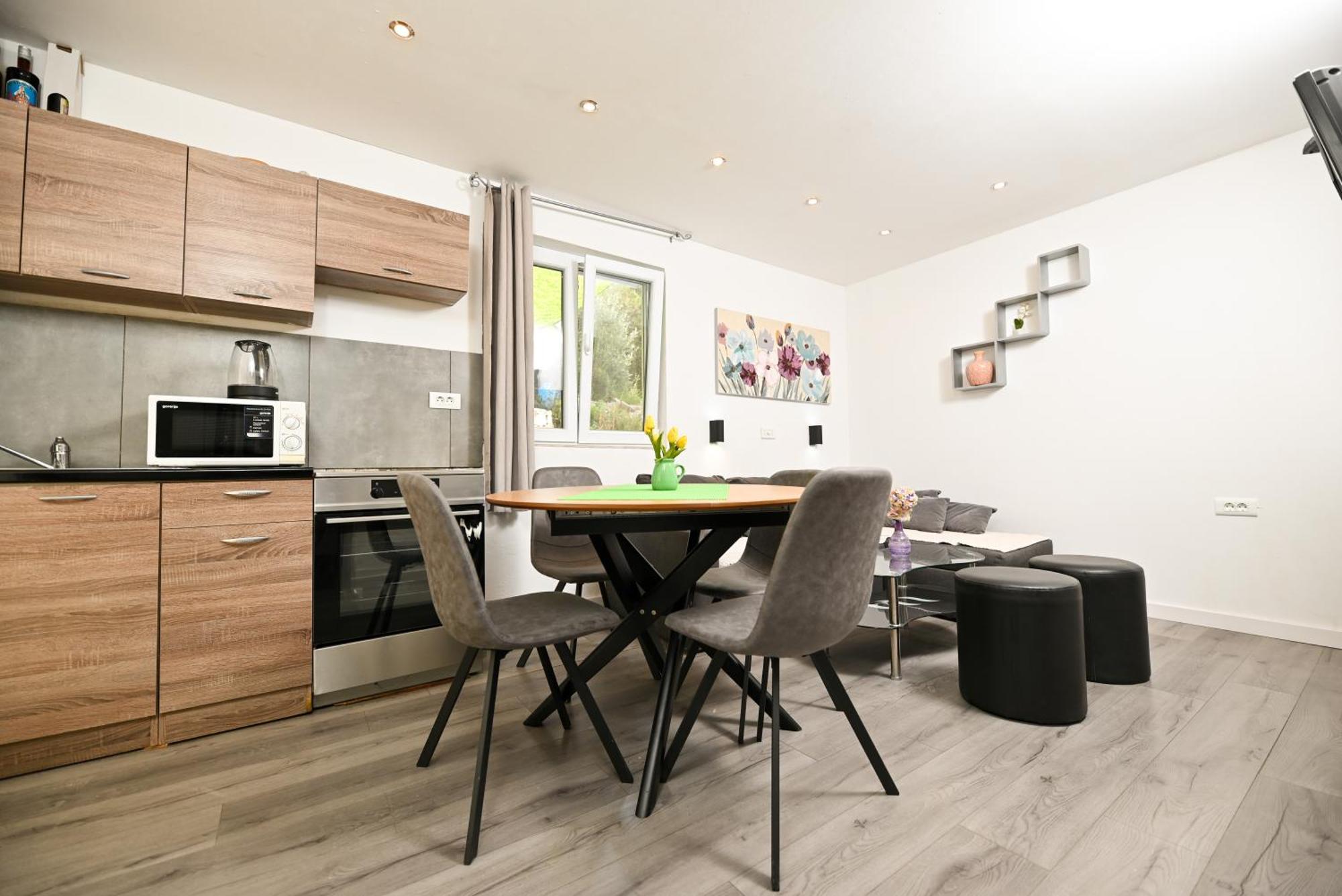 New,Close To The Beach Apartment With Domestic Olive Oil And Wine Trogir Eksteriør billede