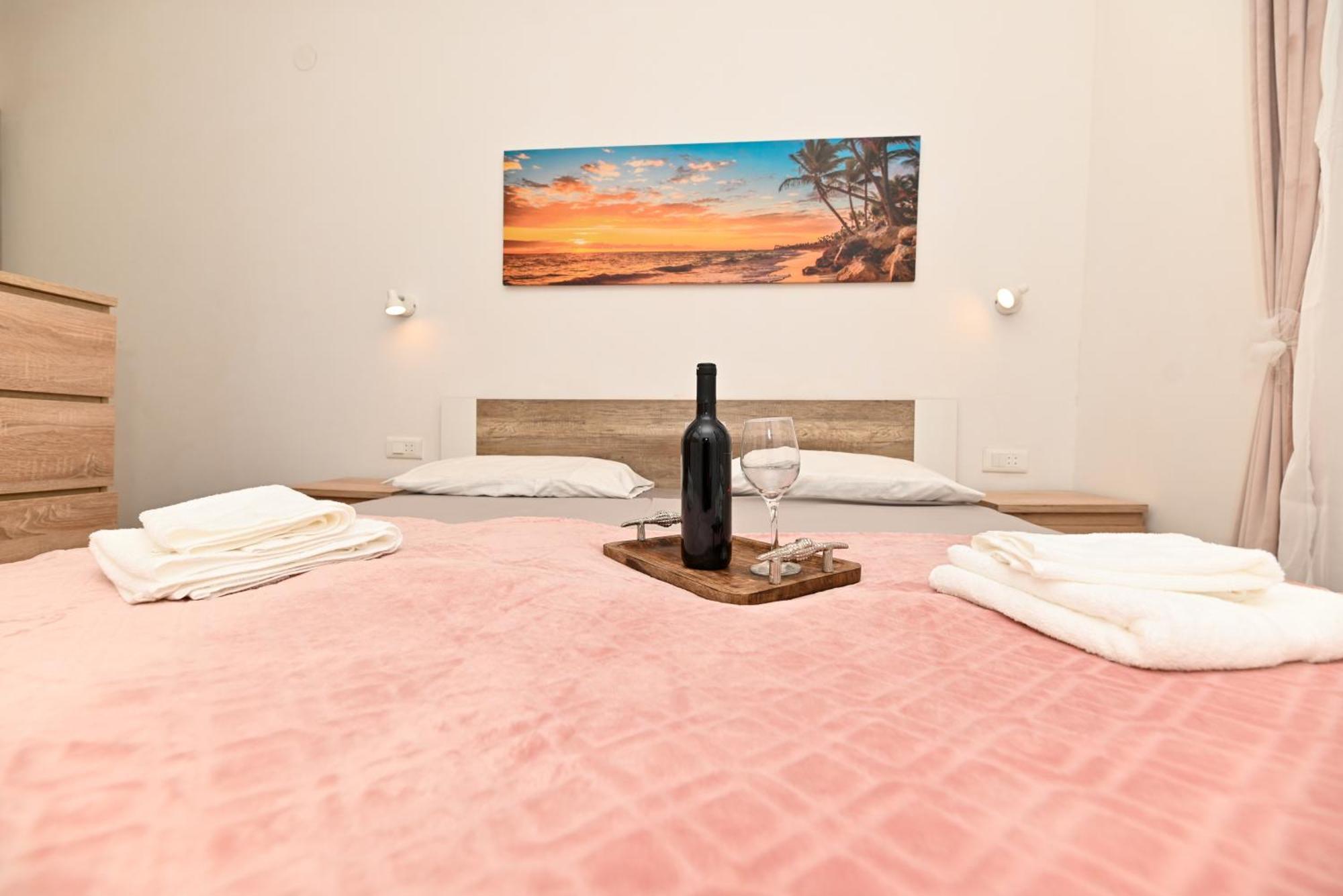 New,Close To The Beach Apartment With Domestic Olive Oil And Wine Trogir Eksteriør billede