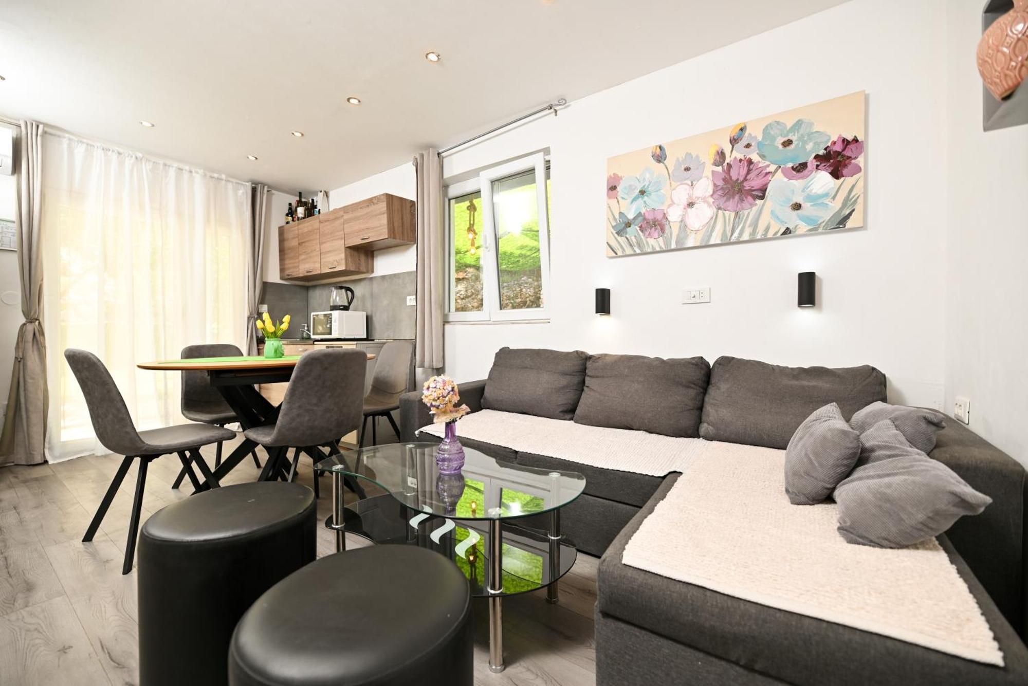 New,Close To The Beach Apartment With Domestic Olive Oil And Wine Trogir Eksteriør billede