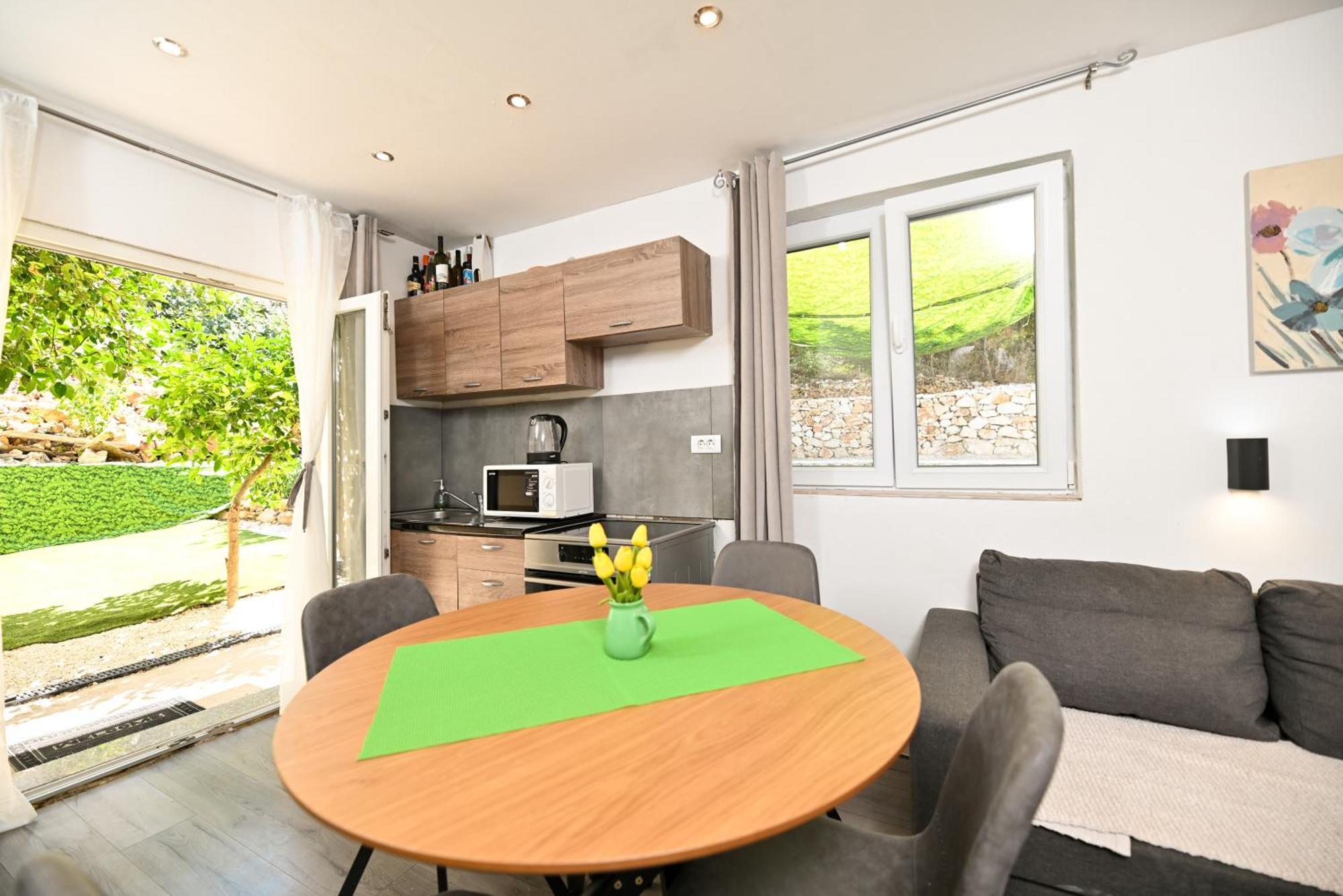 New,Close To The Beach Apartment With Domestic Olive Oil And Wine Trogir Eksteriør billede